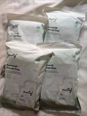 motif Breastmilk Storage Bags - White with Mint Accents (4 Pack)